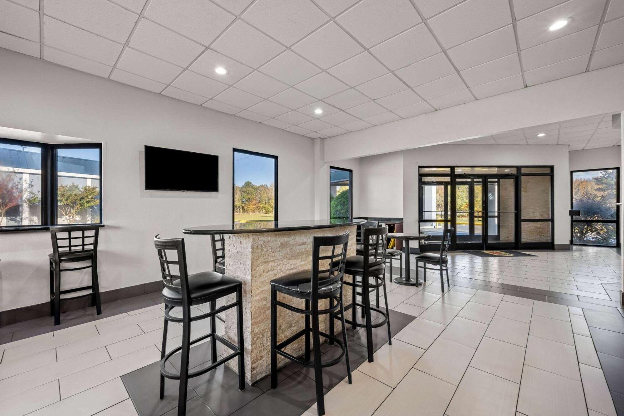 Super 8 by Wyndham Garysburg/Roanoke Rapids Hotel Eksteriør billede
