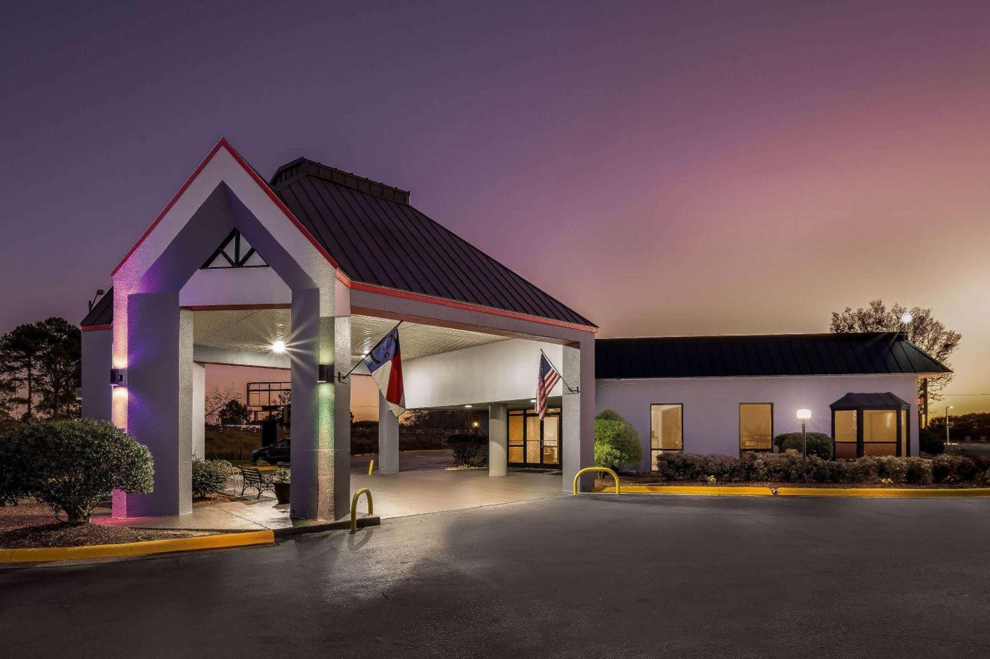 Super 8 by Wyndham Garysburg/Roanoke Rapids Hotel Eksteriør billede