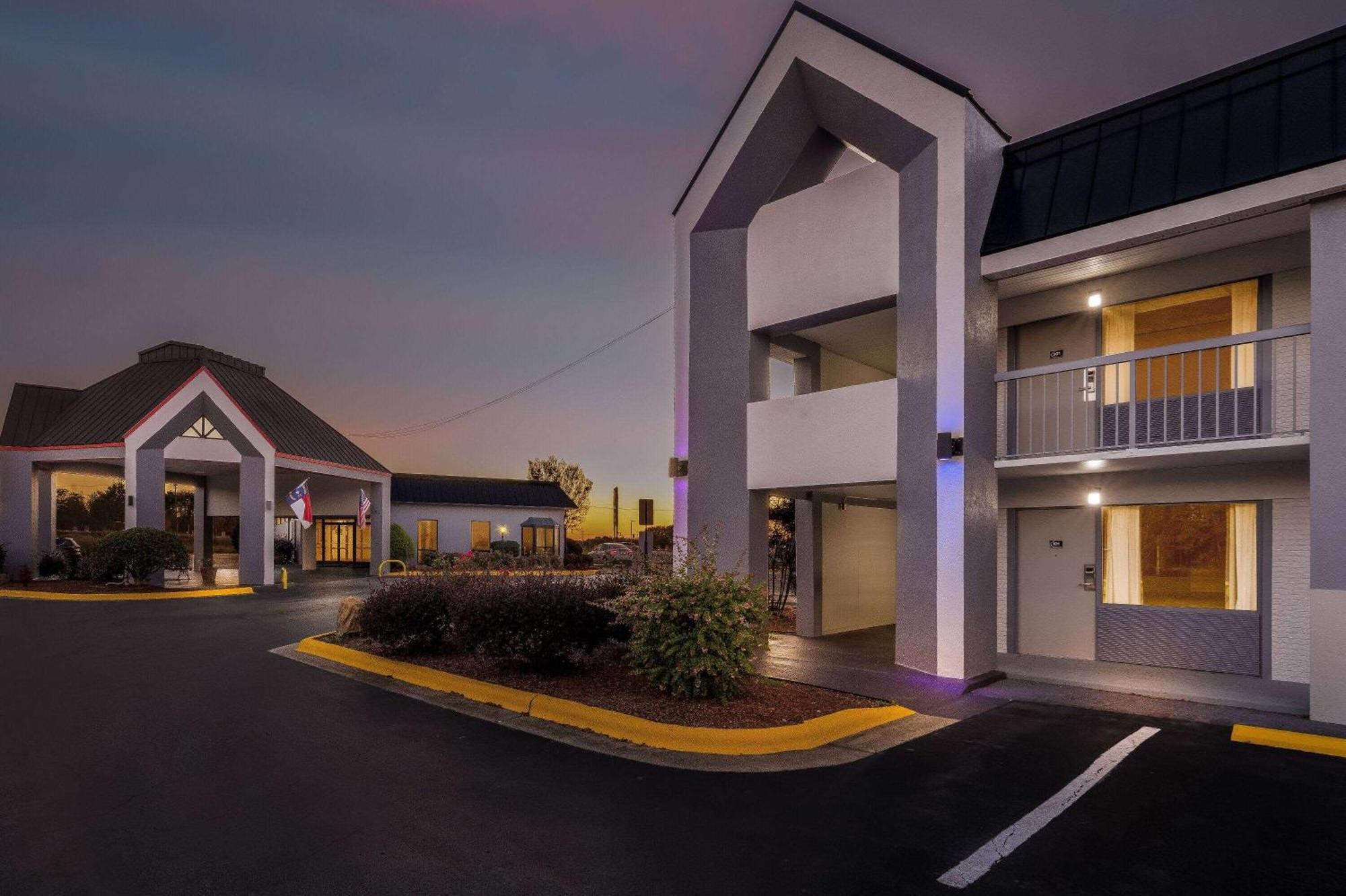 Super 8 by Wyndham Garysburg/Roanoke Rapids Hotel Eksteriør billede